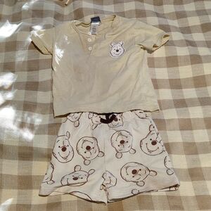 3/$12 - 2T Disney Winnie the Pooh tan T-shirt and matching shorts set